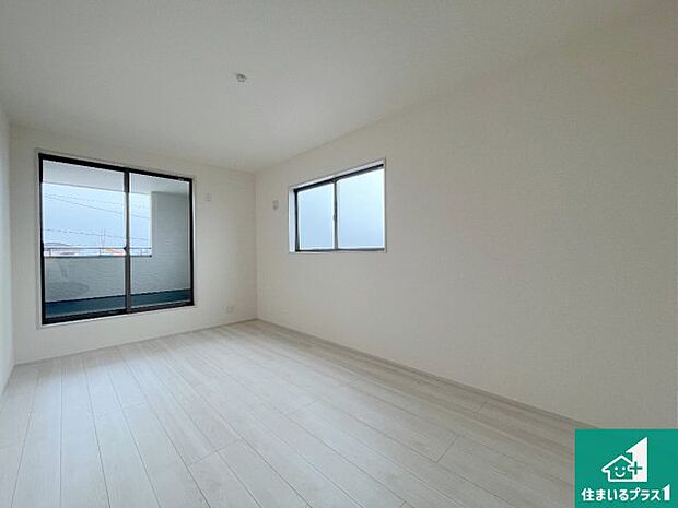 【洋室】収納スペースが充実しているので子供の成長に合わせてたくさん収納ができます！家族構成に合わせた様々な活用ができる収納！