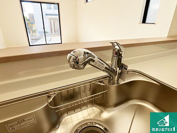 【キッチン水栓】浄水器を内蔵！炊飯時、お茶を作る時に安心してお水を使えます！お湯と冷水、浄水と原水、シャワーの切替えもワンタッチです！