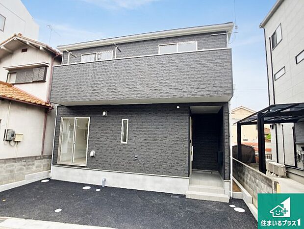 【外観】周辺は落ち着いた街並みの住宅地！子育てがしやすい住環境です！まだ未完成ですが、現地でしかわからない事もございます。是非一度ご覧ください。