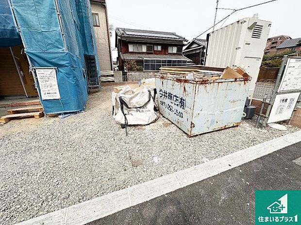 【外観】周辺は落ち着いた街並みの住宅地!子育てがしやすい住環境です!まだ未完成ですが、現地でしかわからない事もございます。是非一度ご覧ください。