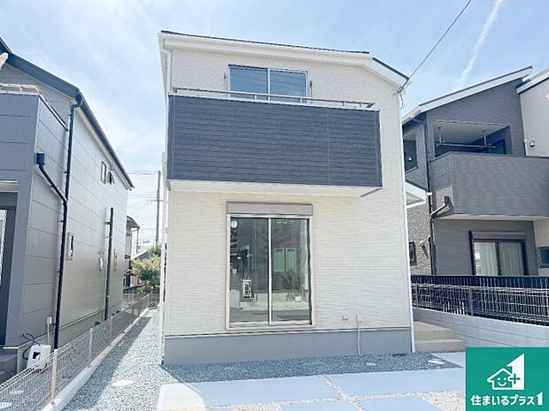 【外観】周辺は落ち着いた街並みの住宅地！子育てがしやすい住環境です！まだ未完成ですが、現地でしかわからない事もございます。是非一度ご覧ください。