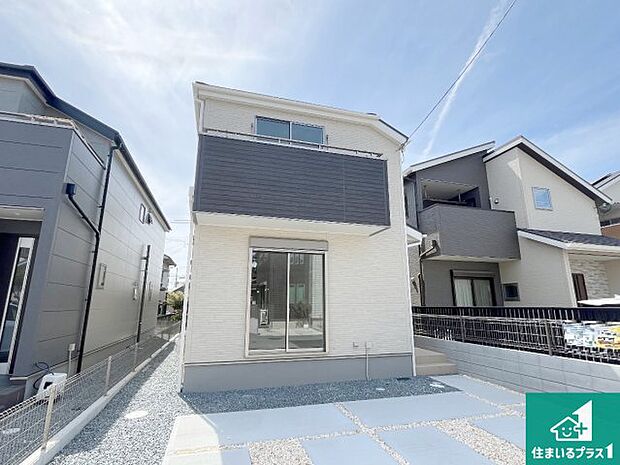 【外観】周辺は落ち着いた街並みの住宅地！子育てがしやすい住環境です！まだ未完成ですが、現地でしかわからない事もございます。是非一度ご覧ください。