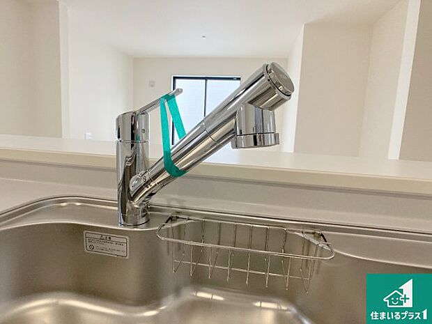 【キッチン水栓】浄水器を内蔵!炊飯時、お茶を作る時に安心してお水を使えます!お湯と冷水、浄水と原水、シャワーの切替えもワンタッチです!