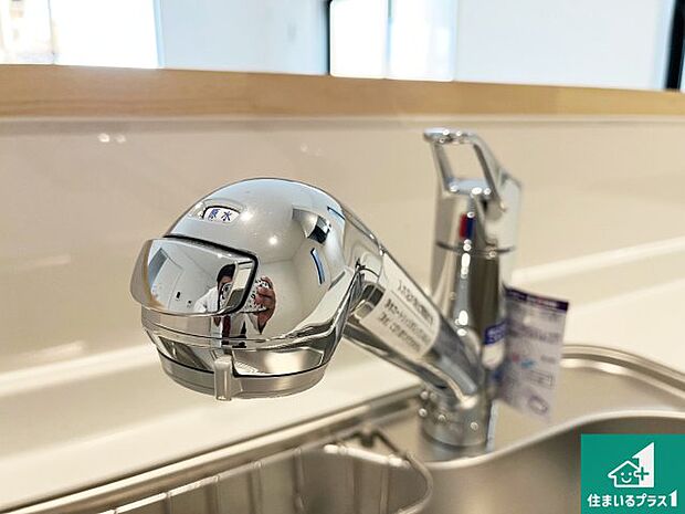 【キッチン水栓】浄水器を内蔵!炊飯時、お茶を作る時に安心してお水を使えます!お湯と冷水、浄水と原水、シャワーの切替えもワンタッチです!