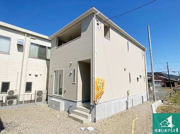 【外観】安心の10年保証!外観を美しく保ち、雨水で汚れを落とします!気になることがありましたら、お気軽にお問い合わせください!