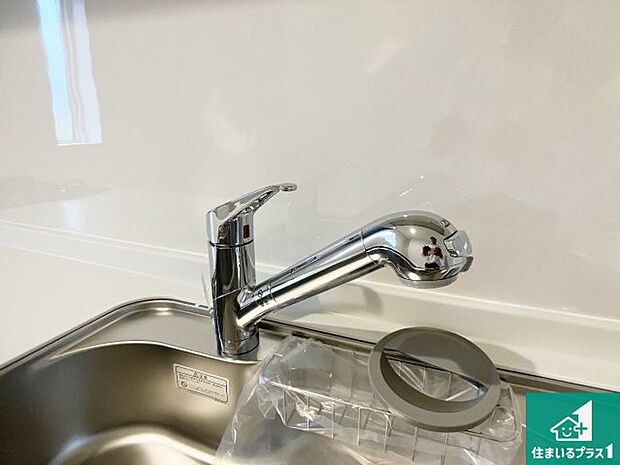 【キッチン水栓】浄水器を内蔵!炊飯時、お茶を作る時に安心してお水を使えます!お湯と冷水、浄水と原水、シャワーの切替えもワンタッチです!