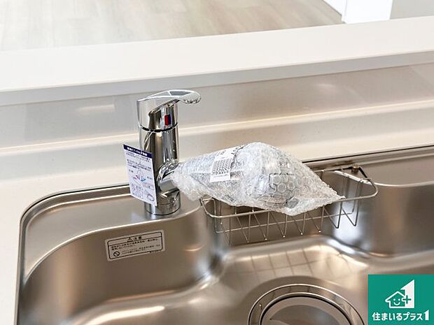 【キッチン水栓】浄水器を内蔵！炊飯時、お茶を作る時に安心してお水を使えます！お湯と冷水、浄水と原水、シャワーの切替えもワンタッチです！