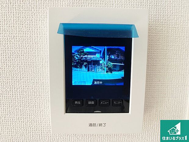 【カラーモニターインターホン】声だけでなく来訪者の姿や顔がモニターで確認できるので、小さなお子様がいらっしゃるご家庭でも安心できます！