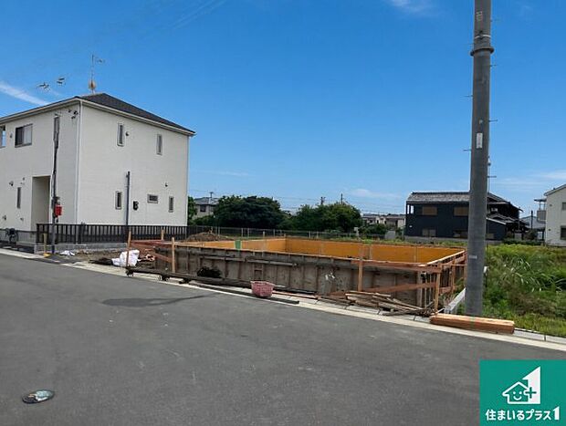 【外観】周辺は落ち着いた街並みの住宅地！子育てがしやすい住環境です！まだ未完成ですが、現地でしかわからない事もございます。是非一度ご覧ください。