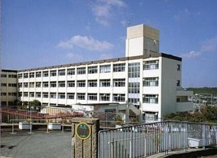 神戸市立桃山台中学校 徒歩299m