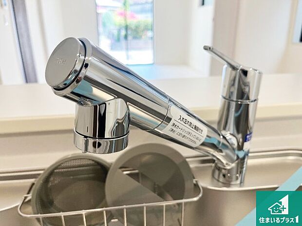 【キッチン水栓】浄水器を内蔵！炊飯時、お茶を作る時に安心してお水を使えます！お湯と冷水、浄水と原水、シャワーの切替えもワンタッチです！