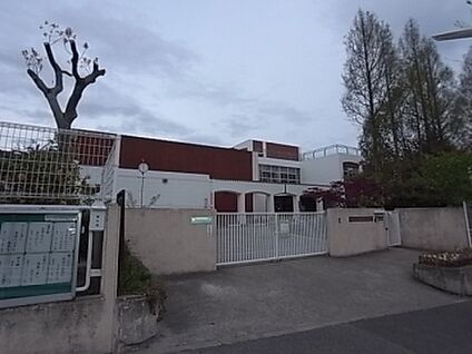 神戸市立若草小学校 徒歩137m