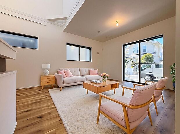 広々とした明るいリビング♪
対面式のオープンキッチンは、家事をしながら家族の様子が一目でわかる安心＆便利設備です♪※家具をCGで加工しています。家具付き販売ではございません。