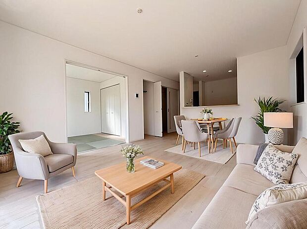 【2号棟】広々とした明るいリビング♪
対面式のオープンキッチンは、家事をしながら家族の様子が一目でわかる安心&便利設備です♪※家具をCGで加工しています。家具付き販売ではございません。