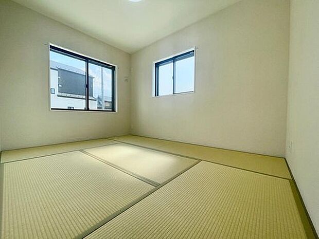 【リビング以外の居室】【1号棟】
6帖の和室有り!和の雰囲気が居心地の良い空間を作り出します。