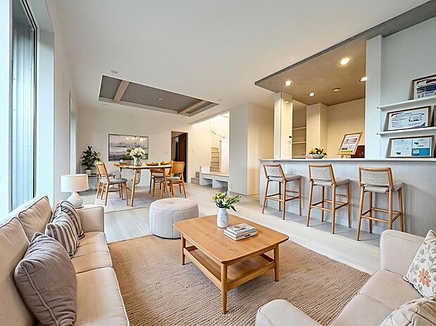 【リビング】【１号棟】広々とした明るいリビング♪
対面式のオープンキッチンは、家事をしながら家族の様子が一目でわかる安心＆便利設備です♪※家具をCGで加工しています。家具付き販売ではございません。