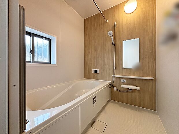 【浴室】【A号棟】１坪以上広さを設けた浴室で、ゆったりバスタイム♪
お子様と一緒に入るにも充分な広さです。
一日の疲れを癒せます♪