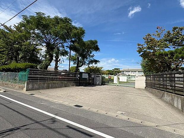 岡崎市立六名小学校（約904m）