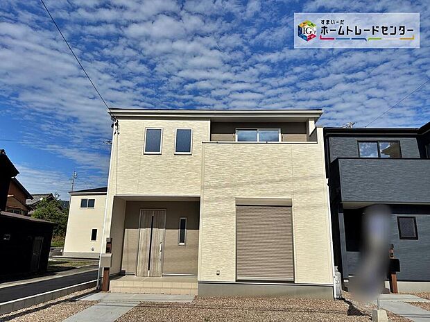 【現地外観写真】【２号棟】
希少な2階4部屋プラン！南面バルコニーで洗濯物もしっかり乾きます♪