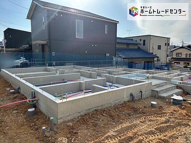 【現地外観写真】完成に向けて現在建築工事中です☆物件に関するご質問等は土日・平日を問わずお気軽にお問い合わせ下さい☆
