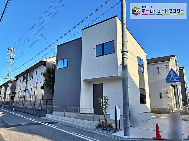 【現地外観写真】平日・お仕事帰りなど、いつでもご案内させていただきます！デザイン・目に見える設備面も大切ですが、耐震構造で地震に強い家の為、次代へ繋ぐ強固な住宅です。