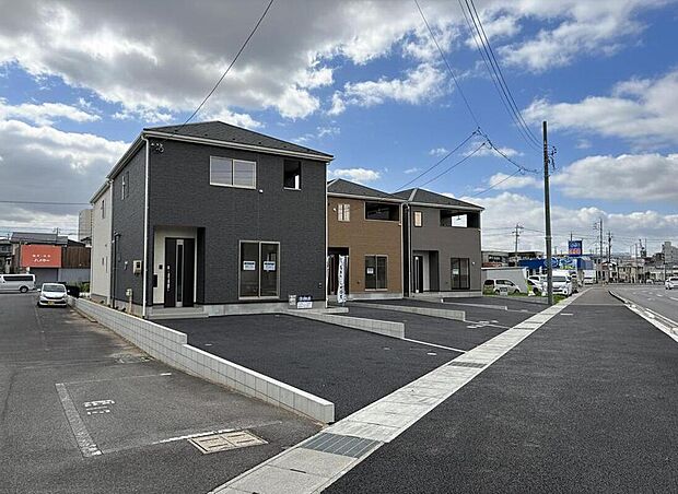 【現地外観写真】平日・お仕事帰りなど、いつでもご案内させていただきます！デザイン・目に見える設備面も大切ですが、耐震構造で地震に強い家の為、次代へ繋ぐ強固な住宅です。