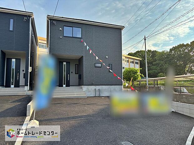 【現地外観写真】【１号棟】平日・お仕事帰りなど、いつでもご案内させていただきます！デザイン・目に見える設備面も大切ですが、耐震構造で地震に強い家の為、次代へ繋ぐ強固な住宅です。