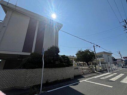 豊川市立小坂井西小学校 302m (徒歩4分)