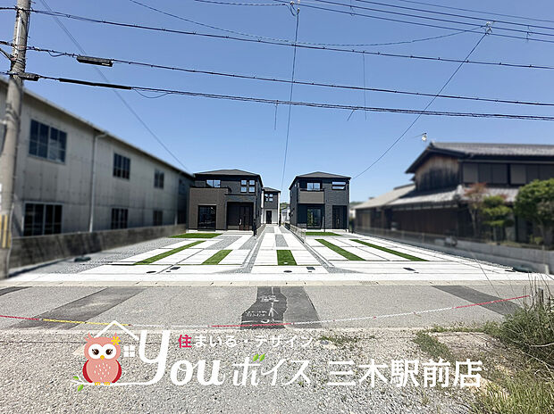 ・落ち着きのある、お洒落な外観
・長期優良住宅で構造も安心です！
・落ち着いた静かな環境でありながら、
程近い場所に、スーパーや教育施設が徒歩圏内に点在。

・ご高齢の方も、住みやすい環境となってます