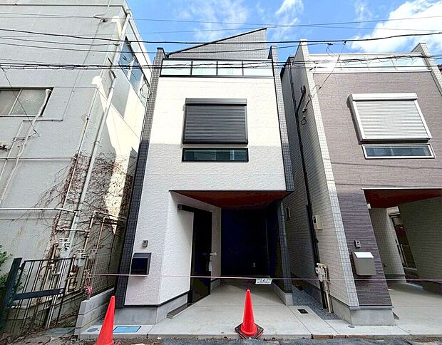 【外観】(2026年3月)撮影白を基調とした美しい外観が、街並みに調和しながらも存在感を放ちます。