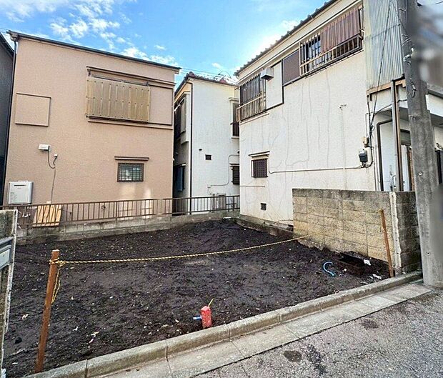 【外観】【現地】(2025年12月)撮影整形地で、駐車のしやすさが魅力。毎日の車庫入れもラクラクです。