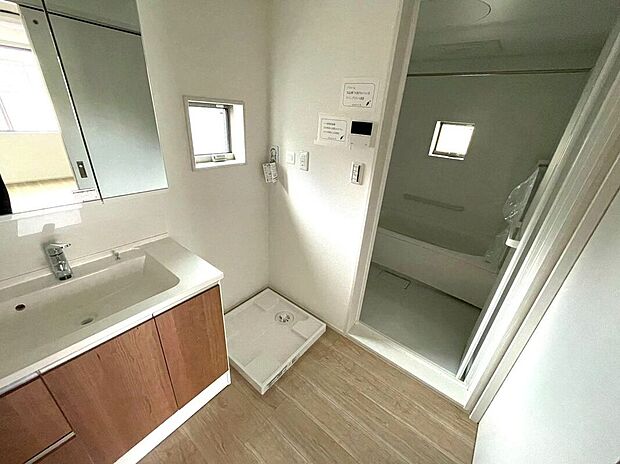 【洗面】【洗面】(2025年12月)撮影シンプルで上質なデザインの洗面台。清潔感と機能性を兼ね備え、朝の準備もスムーズにこなせます。