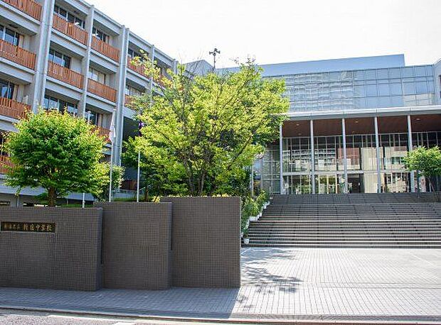 新宿区立新宿中学校（約480m）