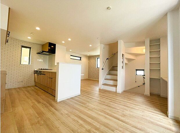 【建物プラン例 (内観写真)】【施工例】