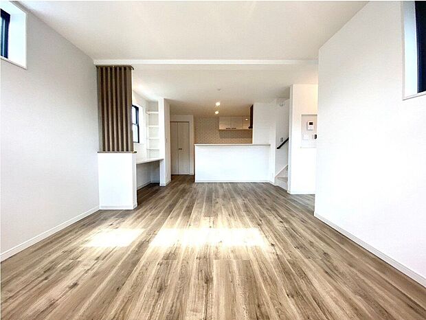 【建物プラン例 (内観写真)】【施工例】