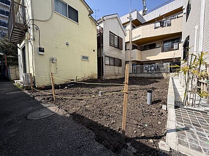 前面道路含む外観
