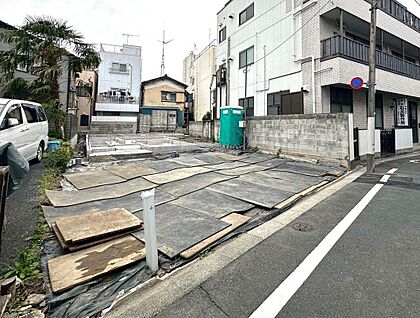 前面道路含む外観