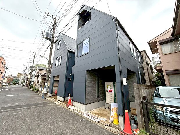 【現地外観写真】【A号棟】【現地】(2026年6月)撮影 清潔感あふれるファサードが印象的。