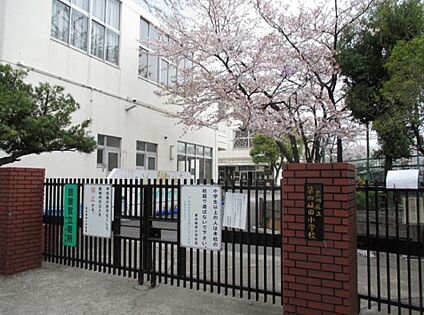 荒川区立第四峡田小学校 402m