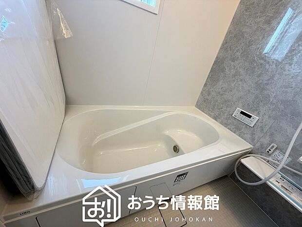 現地写真(浴室)
浴室暖房乾燥機付き。1坪タイプで広々です。