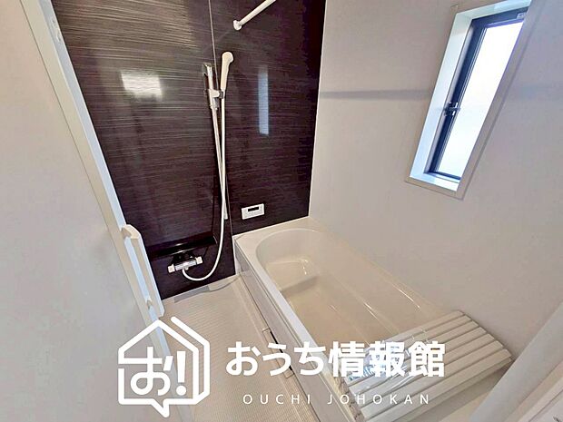 現地写真（浴室）
浴室暖房乾燥機付き。１坪タイプで広々です。