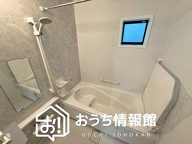 現地写真（浴室）
浴室暖房乾燥機付き。１坪タイプで広々です。