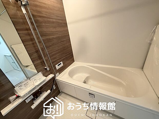 現地写真（浴室）
浴室暖房乾燥機付き。１坪タイプで広々です。