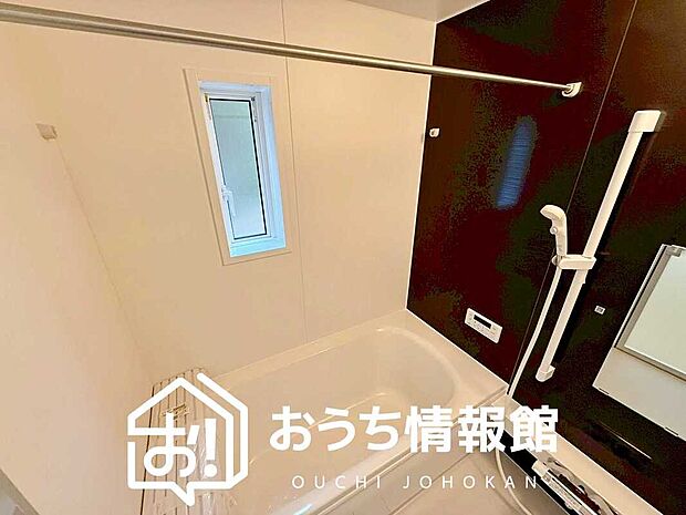 現地写真（浴室）
浴室暖房乾燥機付き。１坪タイプで広々です。