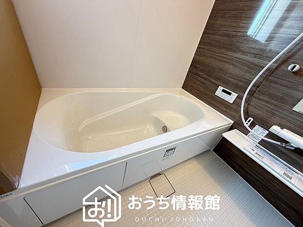 現地写真（浴室）
浴室暖房乾燥機付き。１坪タイプで広々です。