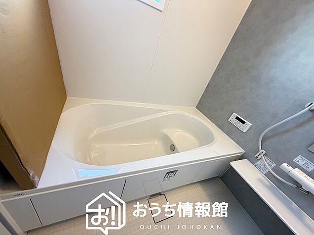 現地写真（浴室）
浴室暖房乾燥機付き。１坪タイプで広々です。