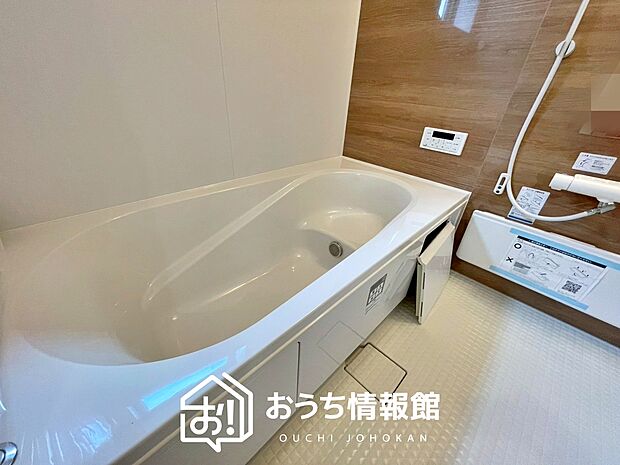 現地写真（浴室）
浴室暖房乾燥機付き。１坪タイプで広々です。