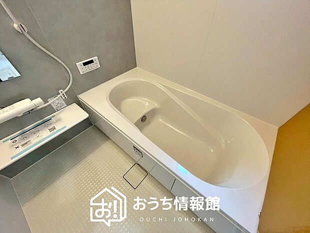 現地写真（浴室）
浴室暖房乾燥機付き。１坪タイプで広々です。