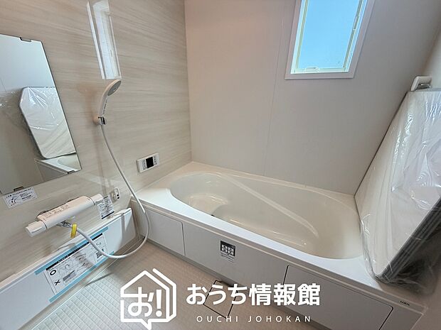 現地写真（浴室）
浴室暖房乾燥機付き。１坪タイプで広々です。