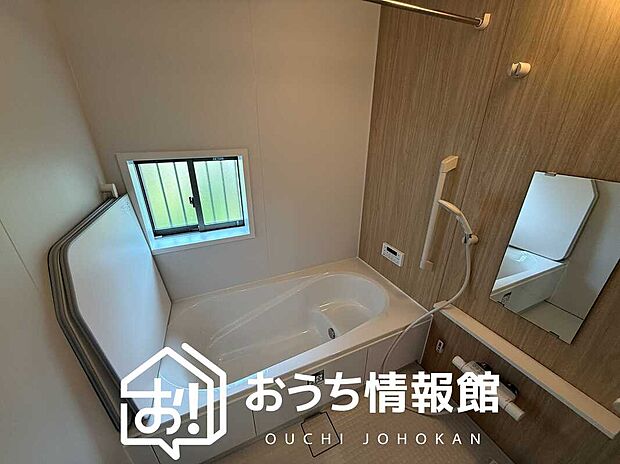 現地写真(浴室)
浴室暖房乾燥機付き。1坪タイプで広々です。